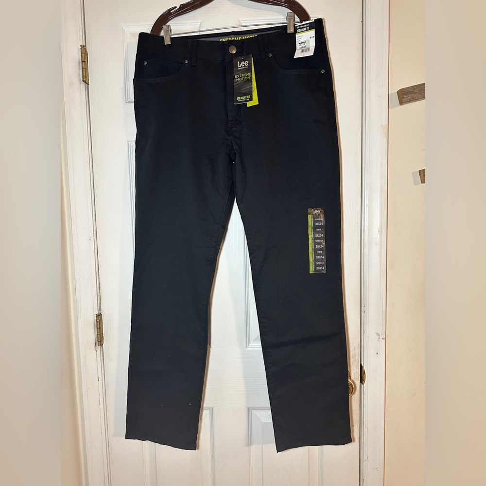 NWT men’s Lee Performance Fit jeans.